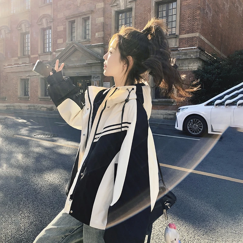 黑白撞色冲锋衣羽绒服女冬季2024新款宽松时尚休闲保暖白鸭绒外套