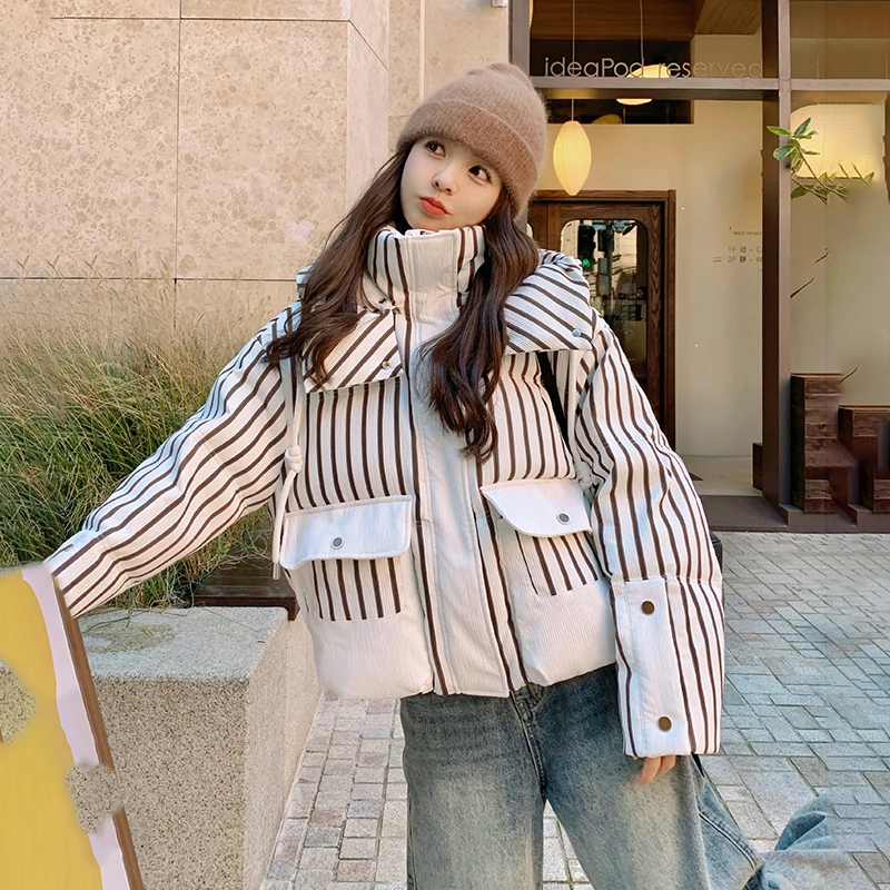 韩版设计感条纹羽绒服女短款2025冬季新款小个子面包服流行厚外套