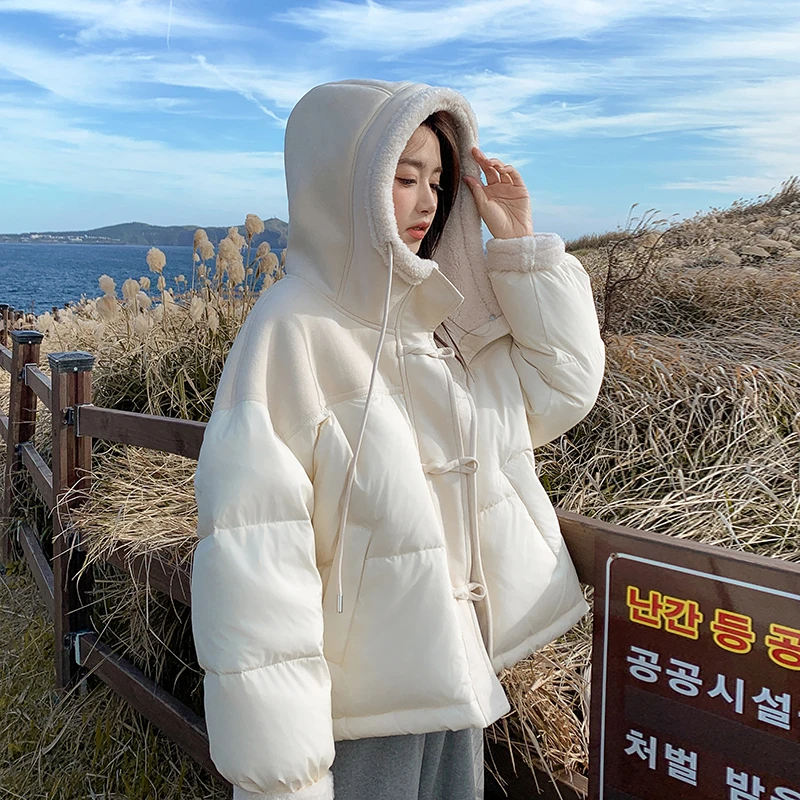 连帽羊羔毛拼接牛角扣羽绒服女2024冬季新款韩版皮毛一体短款外套