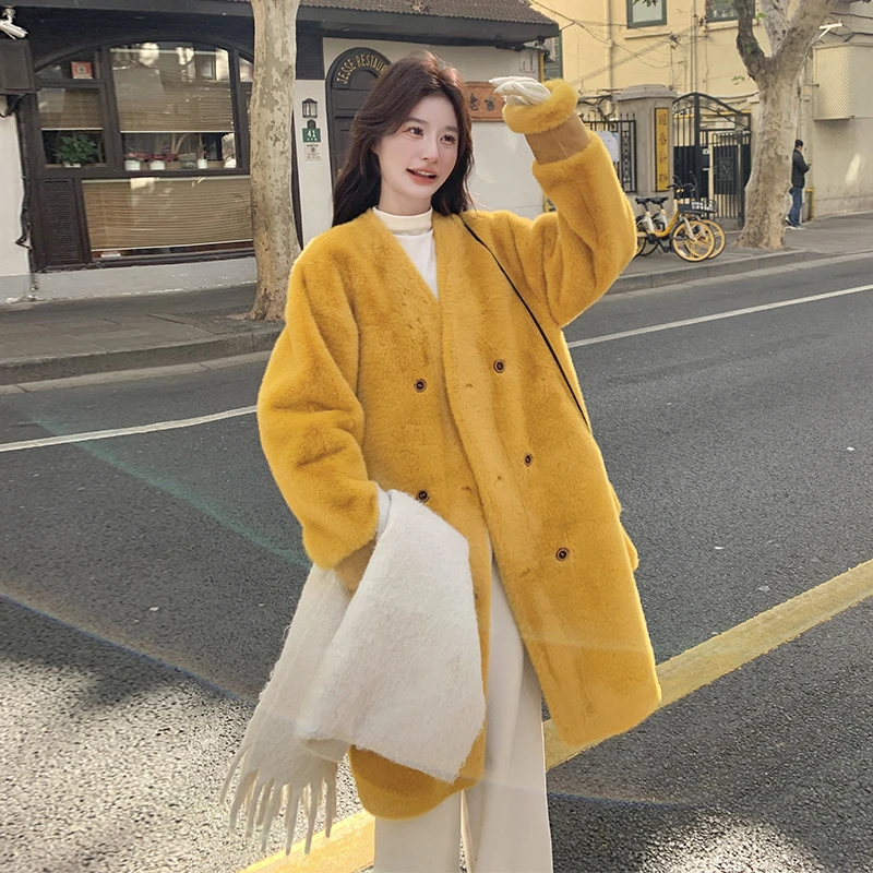 韩系双排扣V领加厚中长款外套女2024冬季新款配包包皮毛一体上衣