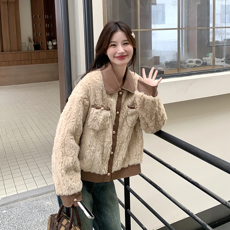 卡其色小香风羊羔毛外套女冬季2024今年流行高级感皮毛一体短上衣