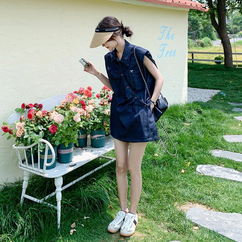 小众设计感牛仔套装女夏小个子2024新款斜纽扣无袖衬衣短裤两件套