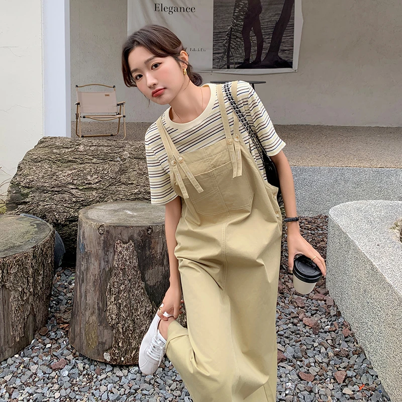 卡其色减龄背带连衣裙套装女夏季网红薄款条纹T恤休闲宽松连衣裙