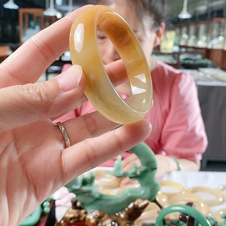 【闪购商品】密玉（石英质玉）颈饰未镶嵌桃**妖