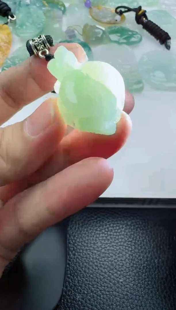 【闪购商品】翡翠吊坠(不含链)未镶嵌1