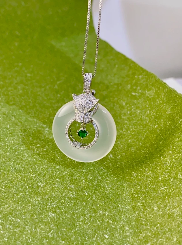 豹头白色平安扣