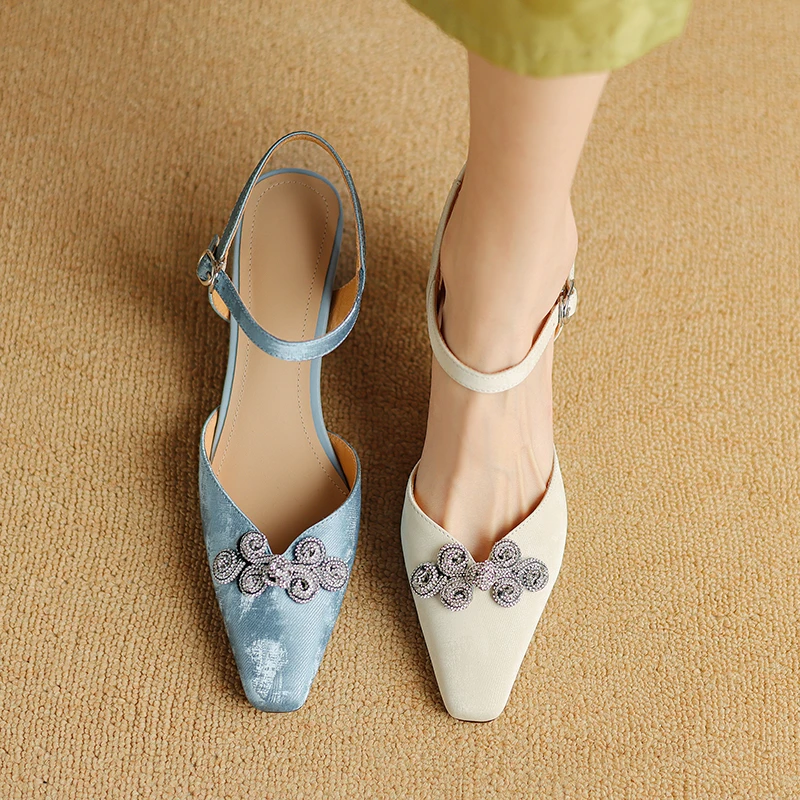 国风刺绣汉服女鞋时尚气质细跟尖头复古百搭一字带中跟浅口高跟鞋