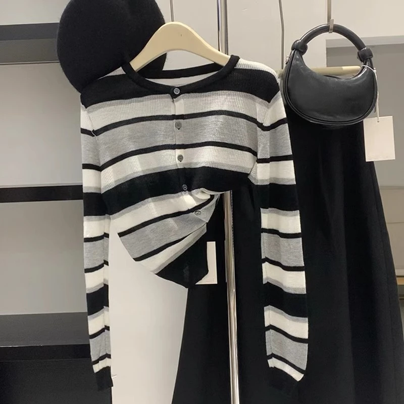 终究动了心啊！韩风拼色条纹圆领针织开衫女初秋洋气薄款长袖小衫