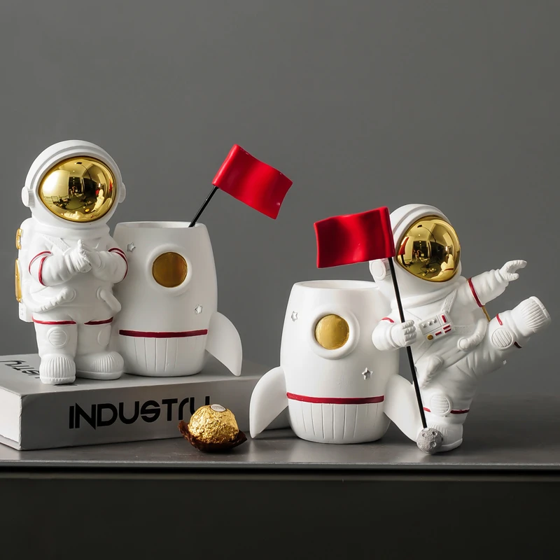 宇航员笔筒收纳摆件办公桌面创意太空人书房间书桌装饰品男孩礼物