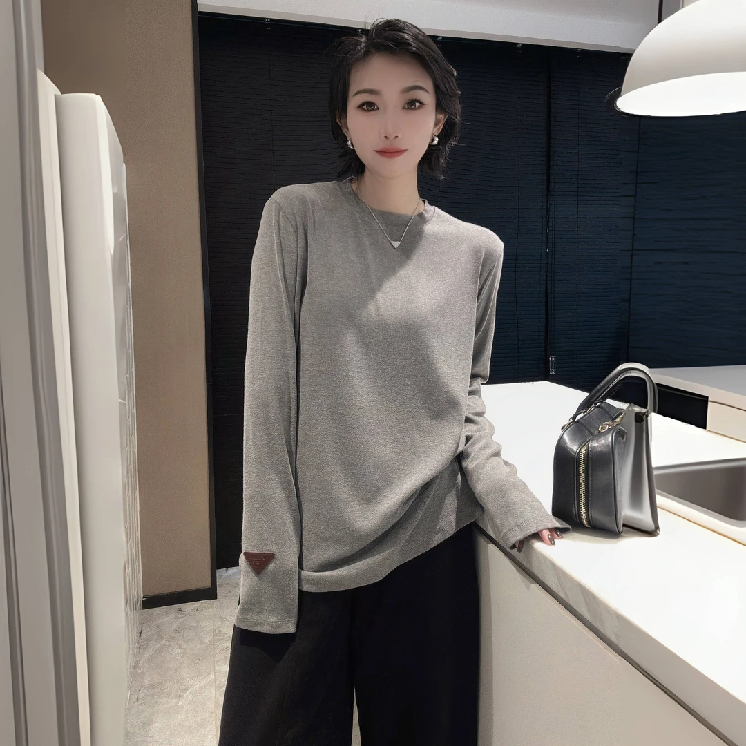 YUXI▪️袖口三角标设计T恤高定2024圆领套头秋装雅丹风内搭叠穿