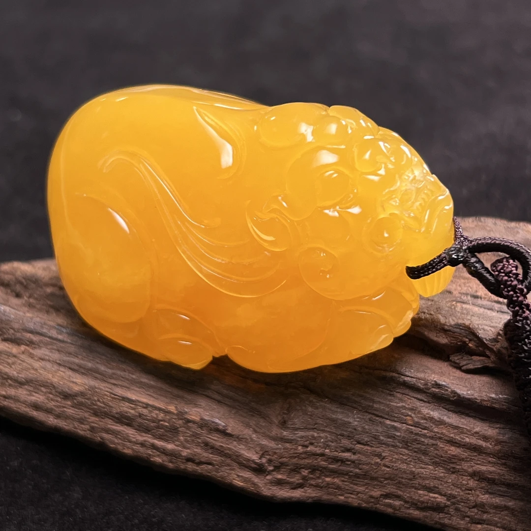 天然蜜蜡焦皮料蜜糖红貔貅手把件/小摆件（XS0525）