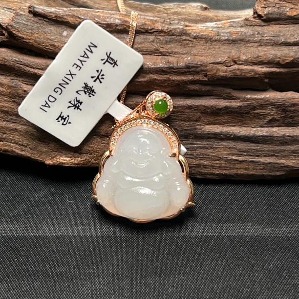天然和田玉青海料白玉镶嵌款小佛公吊坠（WH0420）