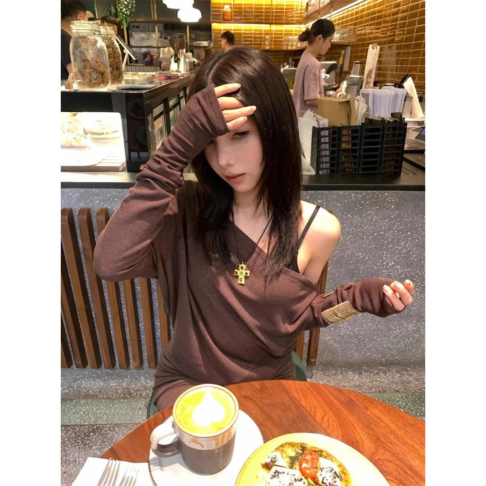 秋季纯欲辣妹斜肩一字肩连衣裙女显瘦修身针织包臀短裙设计感