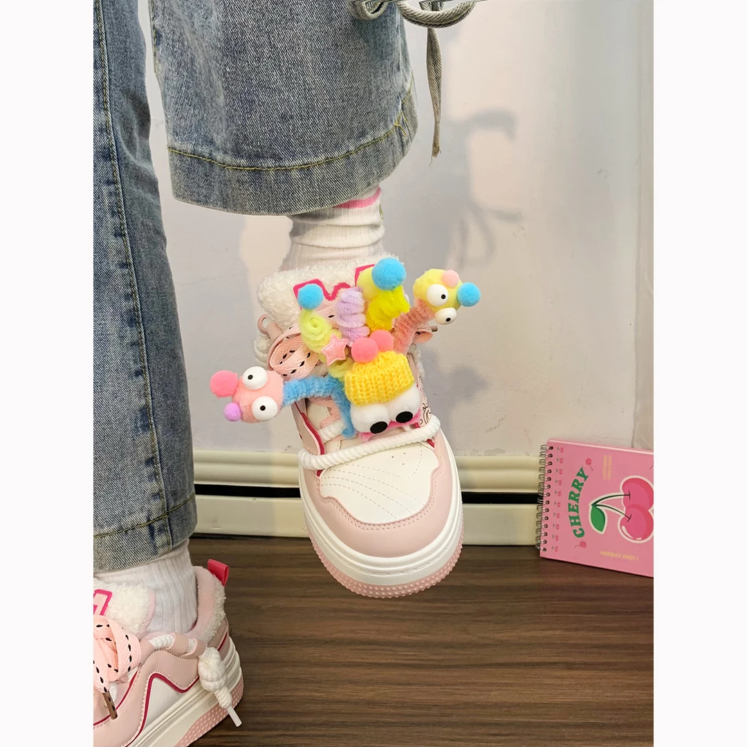 回力可爱搞怪加绒小白鞋女大眼睛小众设计板鞋ins潮百搭厚底棉鞋
