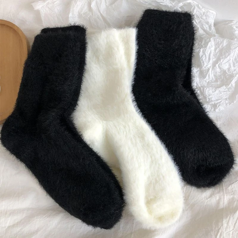 冬天毛绒袜子保暖中筒加绒加厚毛毛袜黑白色月子产后睡眠暖脚袜