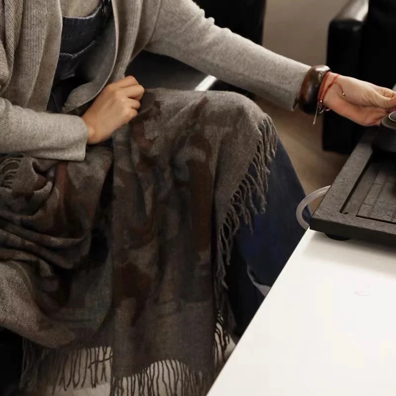 经典款大马图案四季围巾披肩大马披肩