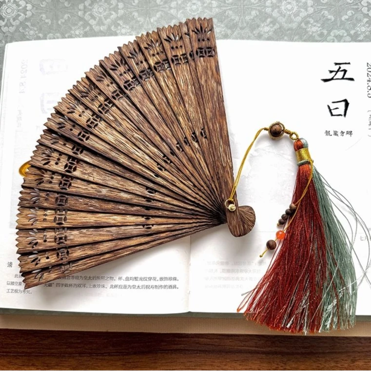 （扇解人意）沉香手工扇((小)