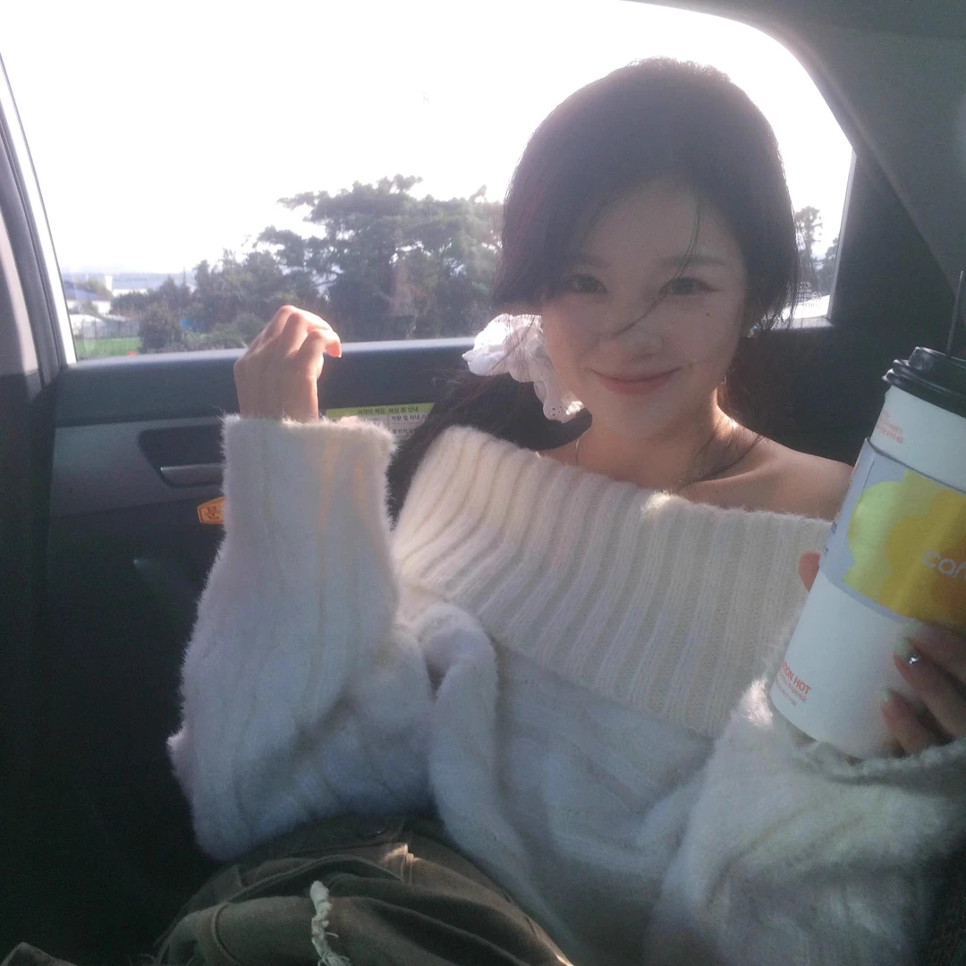 纯欲高领一字肩毛衣女秋冬季温柔慵懒风高级感宽松气质针织衫外套