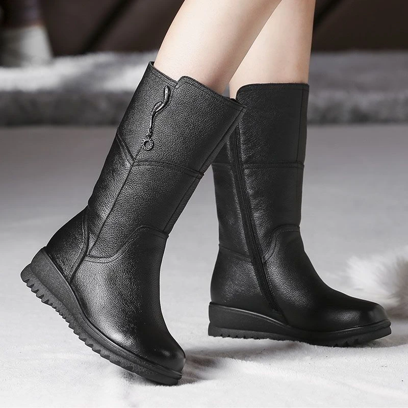 中老年真皮中筒靴平底软底雪地女棉鞋冬季加绒妈妈保暖女士皮靴
