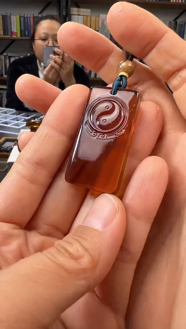 【闪购商品】琥珀颈饰未镶嵌太极吊坠