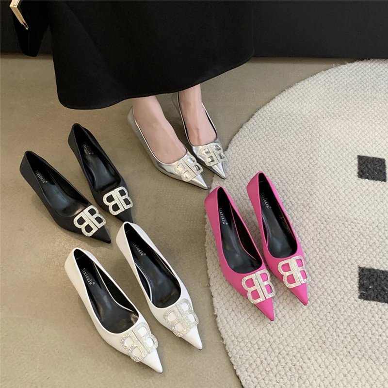 春季新款女鞋时尚气质轻奢欧美风水钻金属扣尖头单鞋女细跟高跟鞋