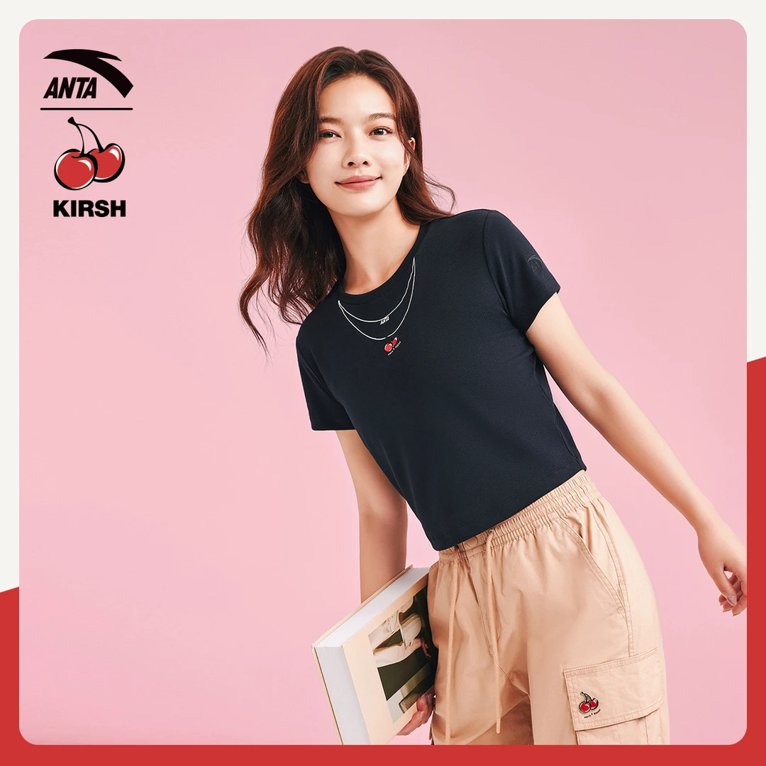 【欧若假日风】安踏×KIRSH联名TEE2024夏季正肩修身短款舒适百搭T恤