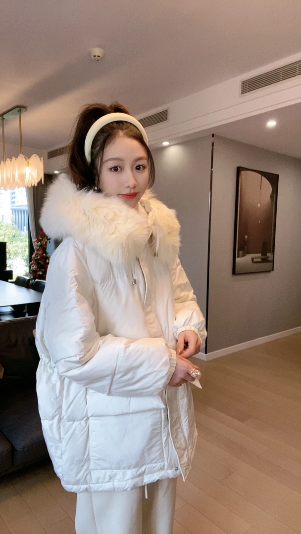 小玉推荐 白色收腰领羽绒服