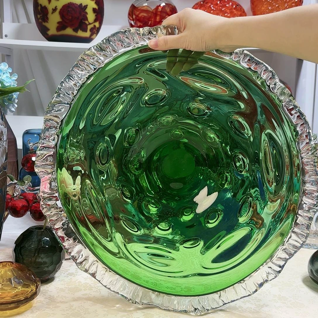 绿色琉璃果盘直径42cm左右、微瑕、瓶