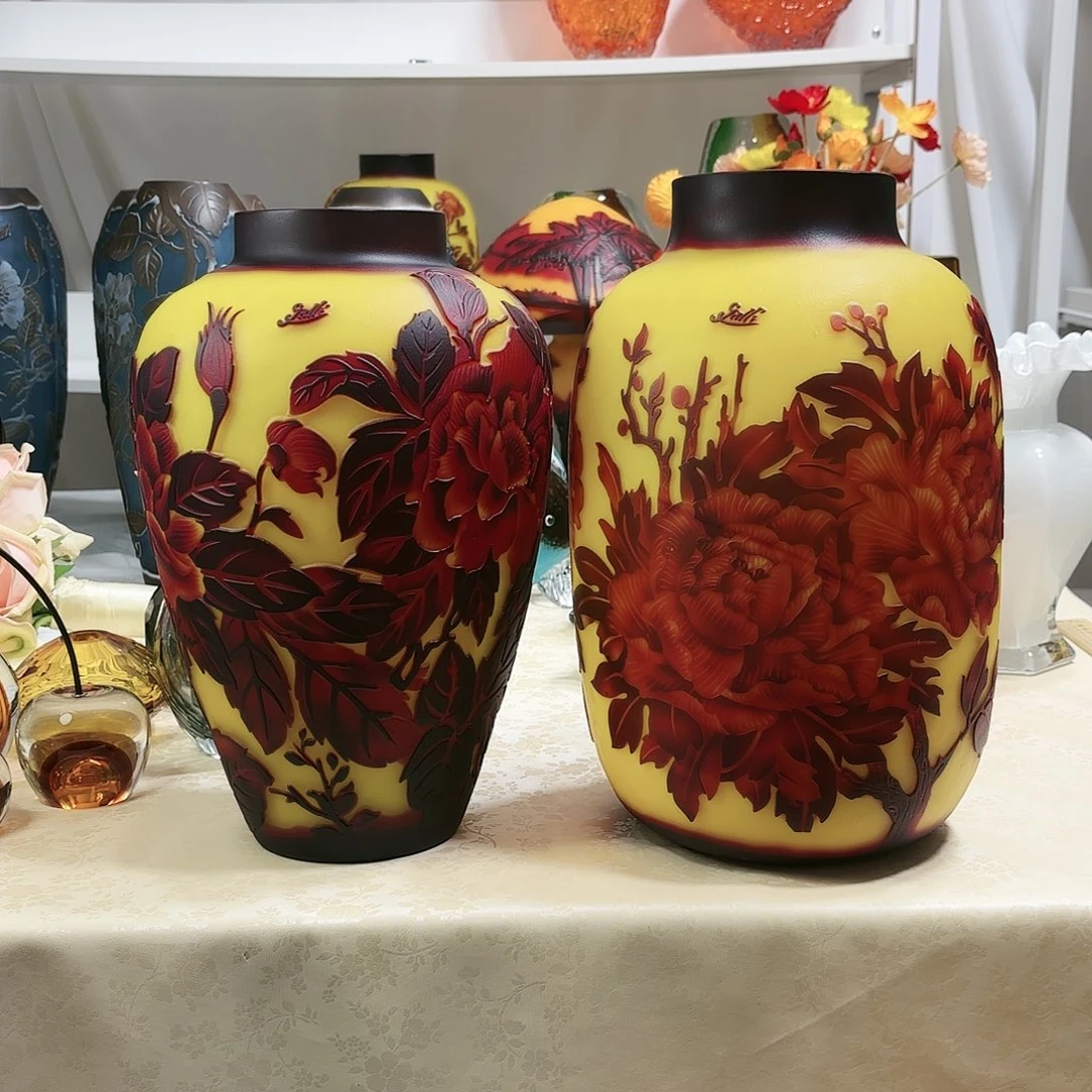 如*猫格雷花瓶2个，1只微瑕