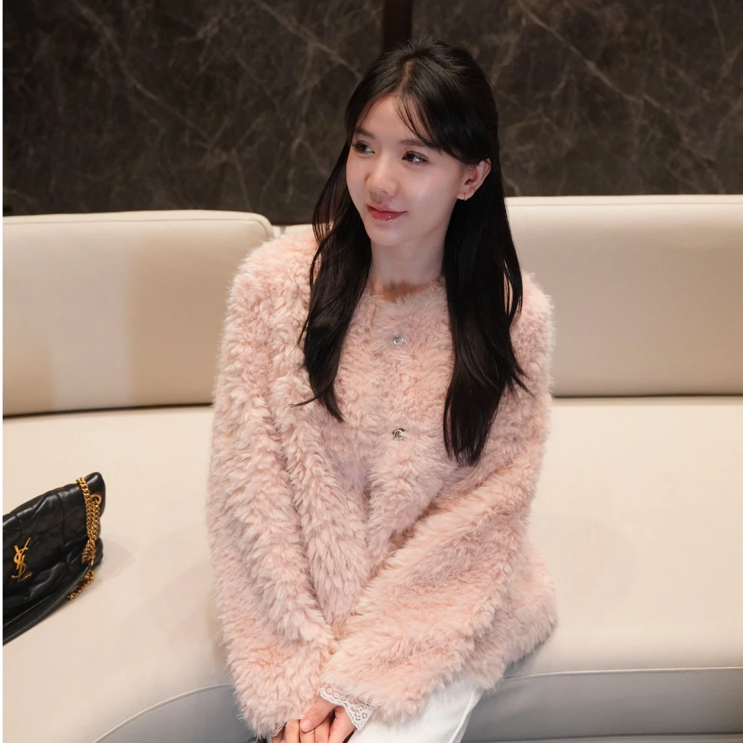 【李贤儿】“极简主义”轻奢甜美冬季毛毛外套时尚百搭68273-Y