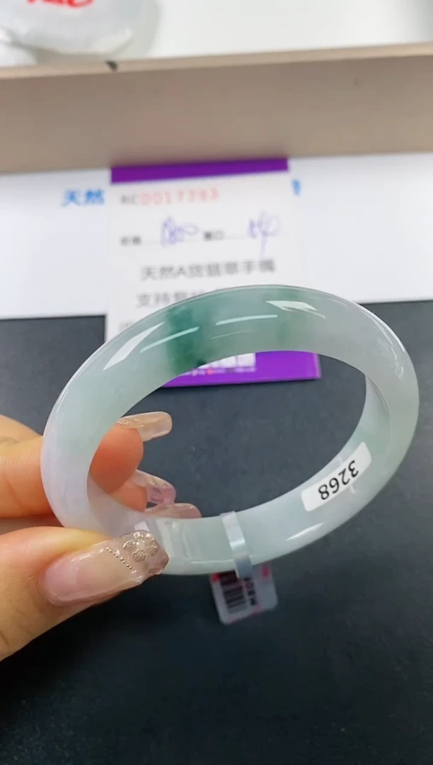 【闪购商品】翡翠手镯未镶嵌A货17393