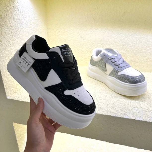 7003 厚底板鞋女超火休闲运动鞋增高黑色熊猫水钻小白鞋