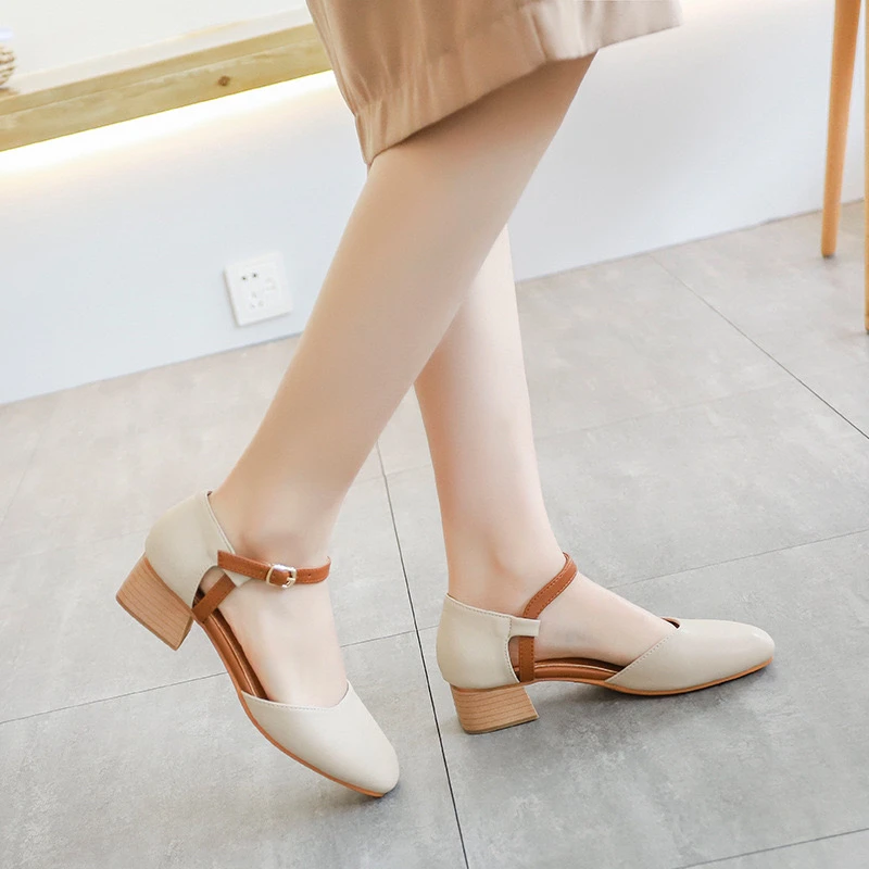 玛丽珍粗跟包头凉鞋女2024夏新款方头中空单鞋中跟搭扣夏女鞋