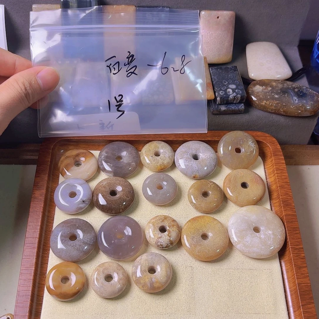 硅化玉颈饰未镶嵌百****流