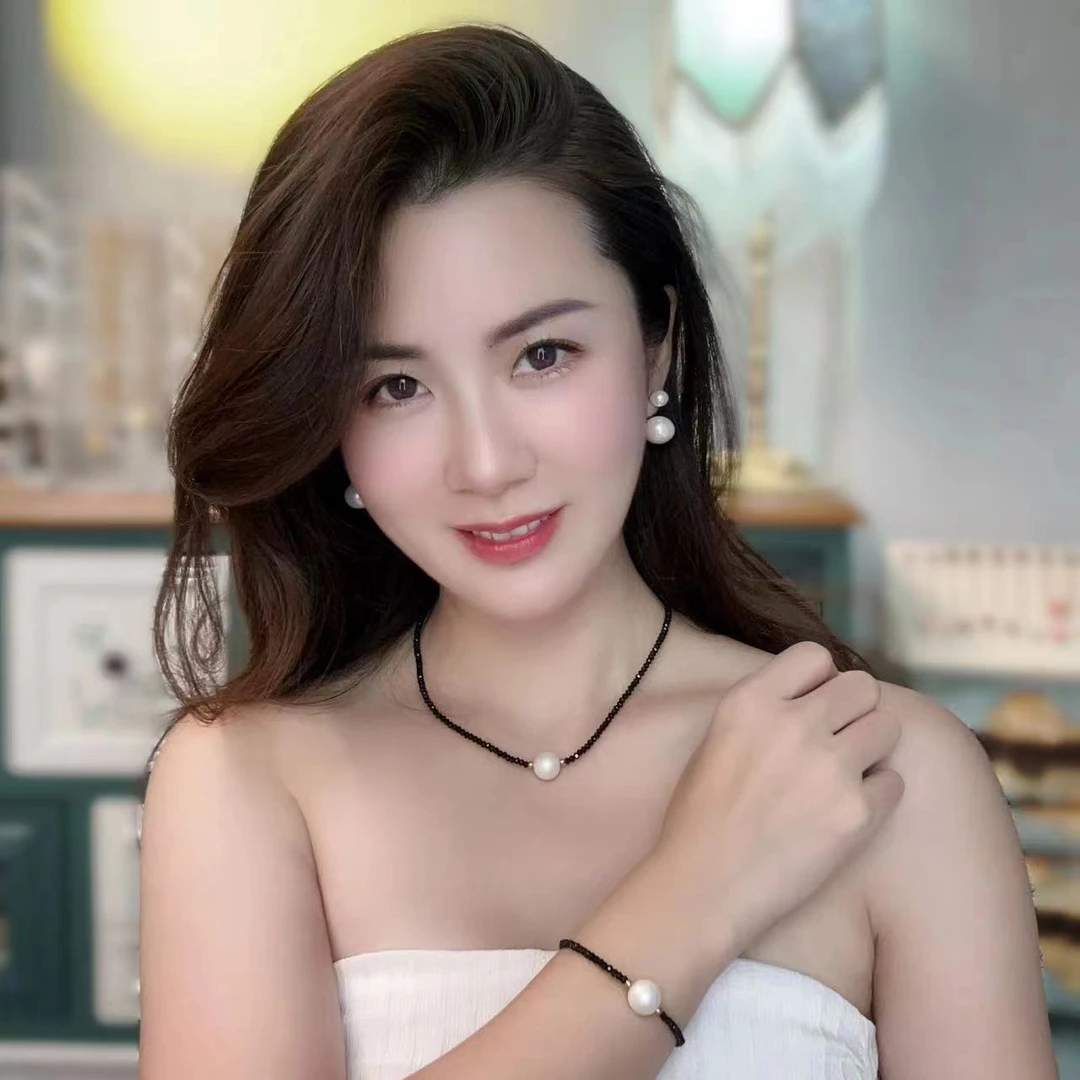 钛钢项链 《不掉色》黑色闪闪串珠白色贝珠颈链百搭轻奢项链