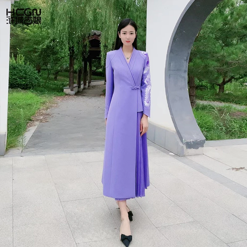 浒城古娘中式国风精致凤羽刺绣百褶战袍春秋祥瑞青凤战袍22C11209