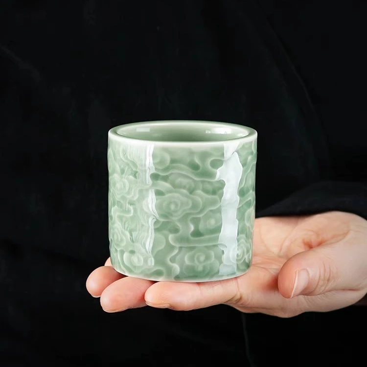 青瓷祥云扳指杯刻花满工中式主人杯普洱茶杯品茗杯家用陶瓷个人杯