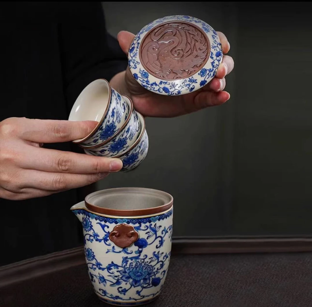 青花缠枝莲一壶三杯旅行茶具
