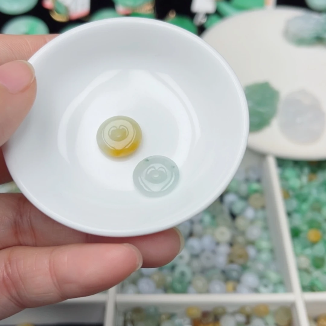 【闪购商品】翡翠颈饰未镶嵌呦*吼