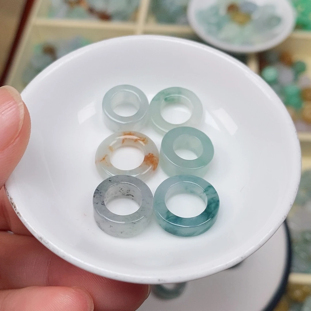 翡翠吊坠(不含链)未镶嵌天****?随机2个
