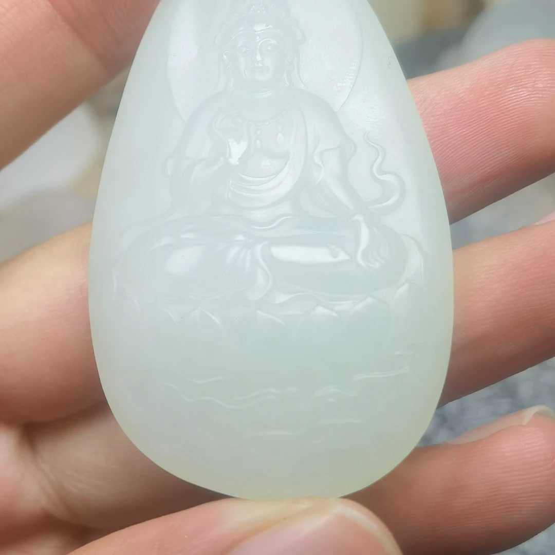 和田玉新疆且末料正装观音