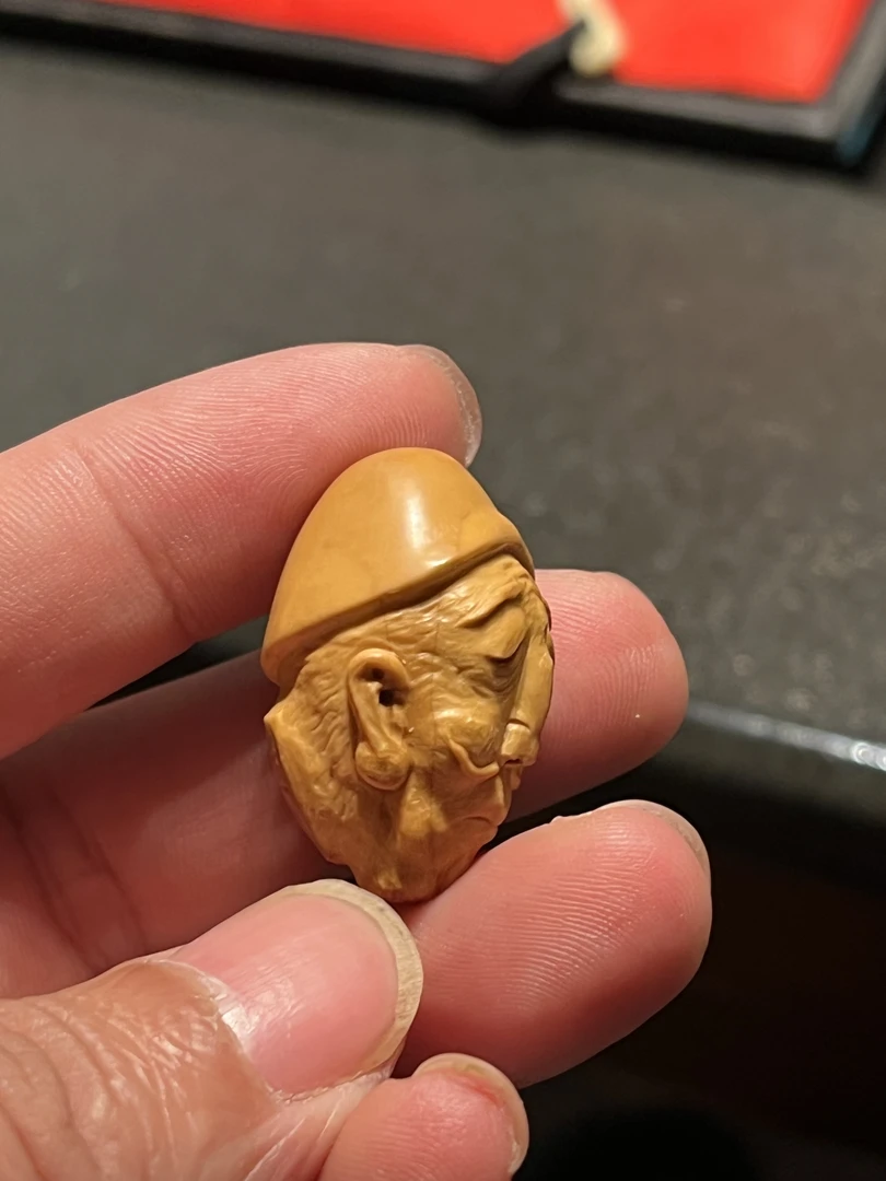 核雕小老头，橄榄核雕刻作品，喜欢直接来