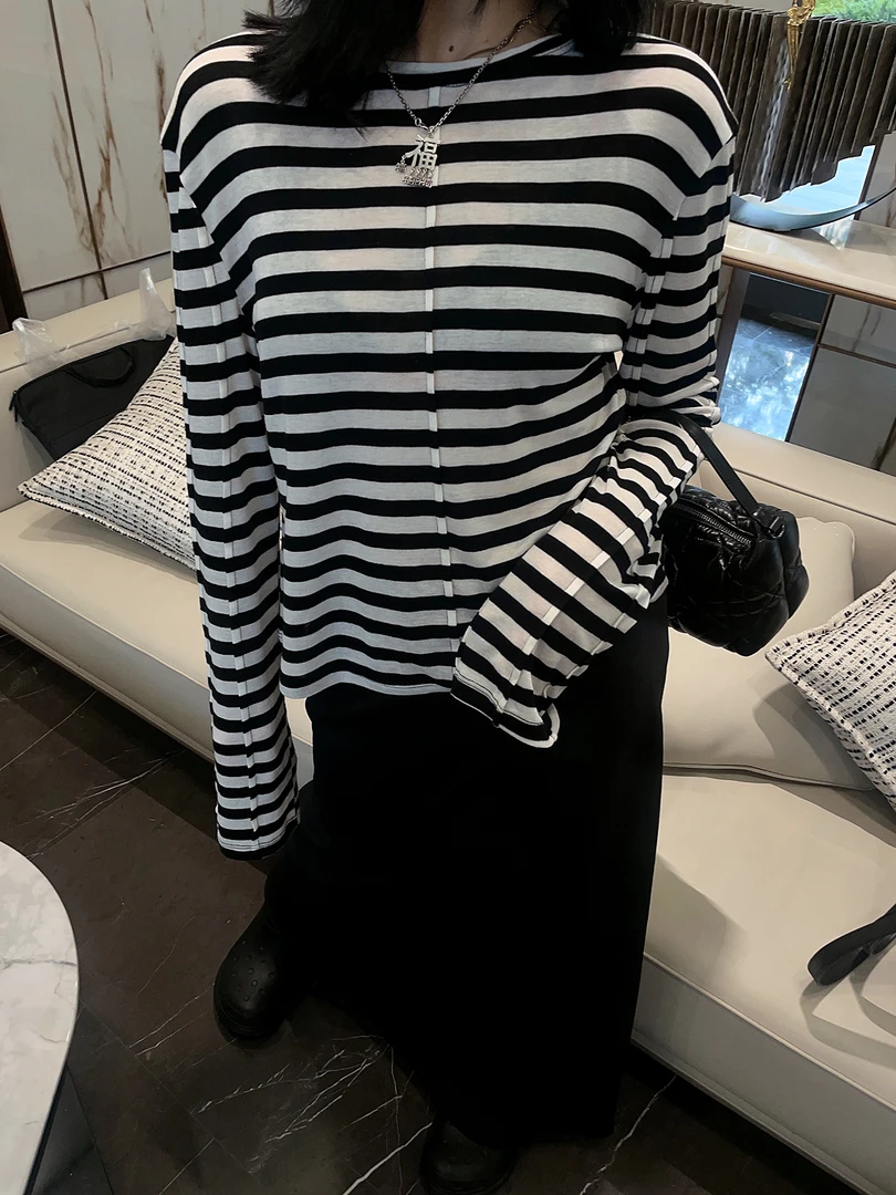 薄款简约设计感短款圆领休闲条纹上衣 设计感上衣