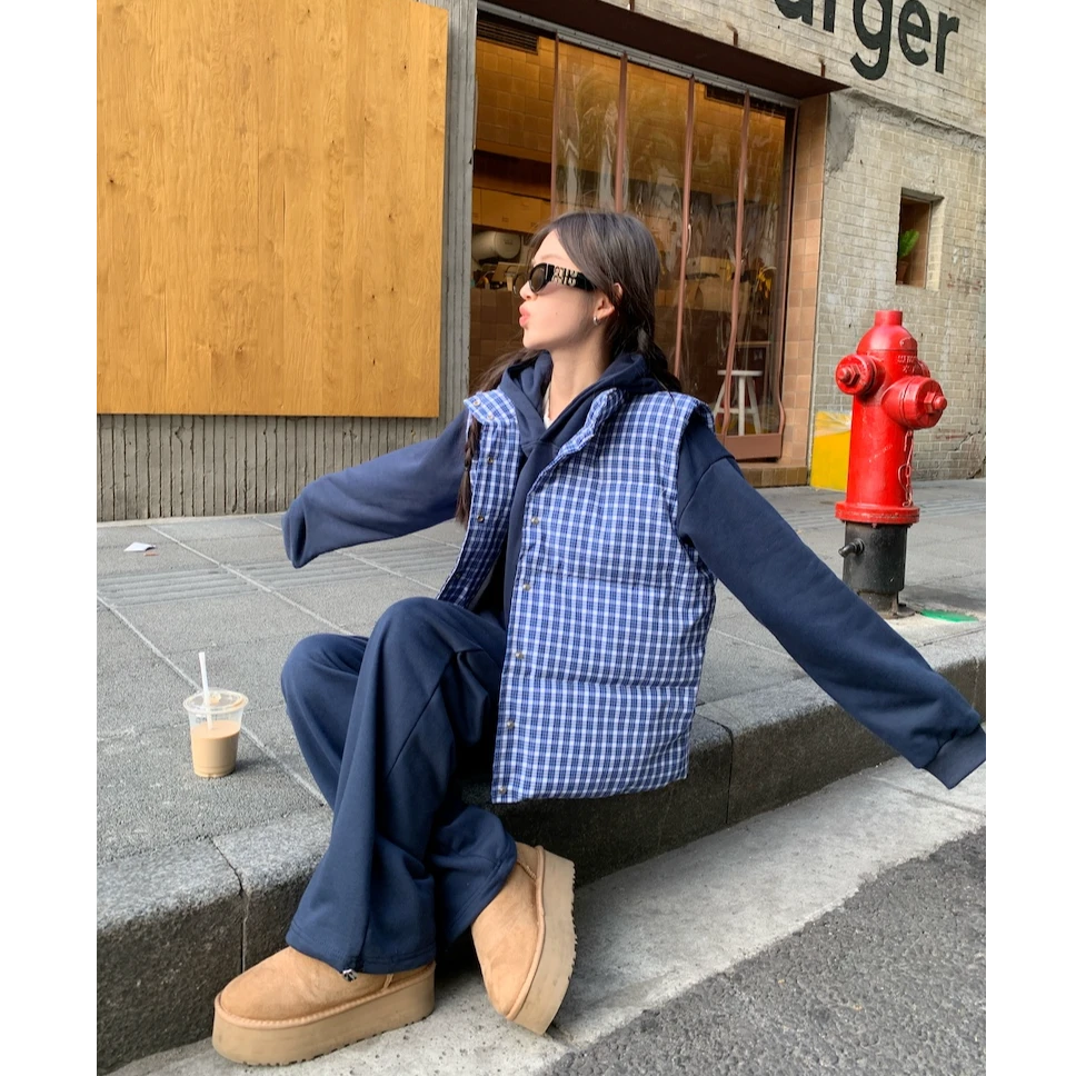 冬装搭配一整套深蓝色休闲加绒连帽卫衣长裤马甲三件套装女