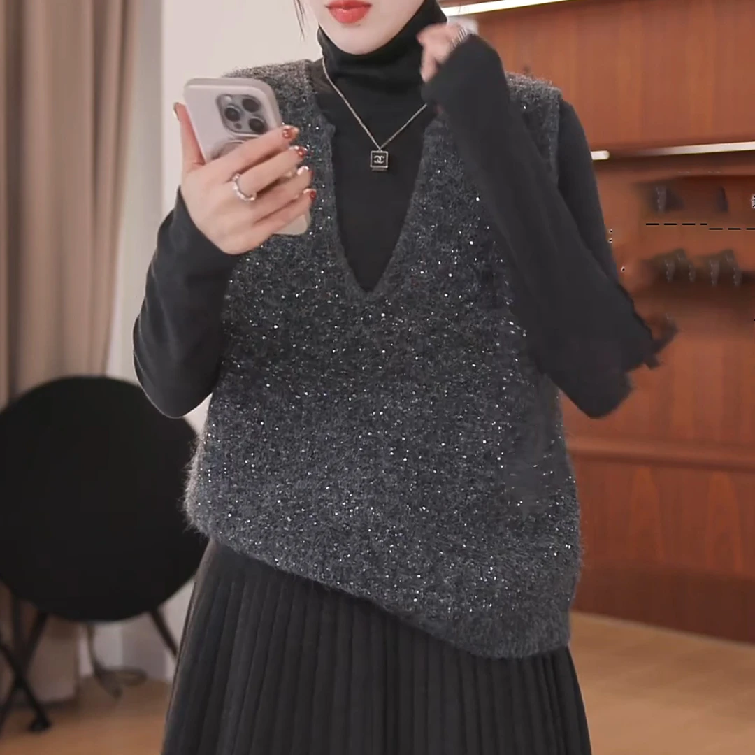 2024新款大V领亮片无袖坎肩冬季新款叠穿百搭针织马甲LK2500662