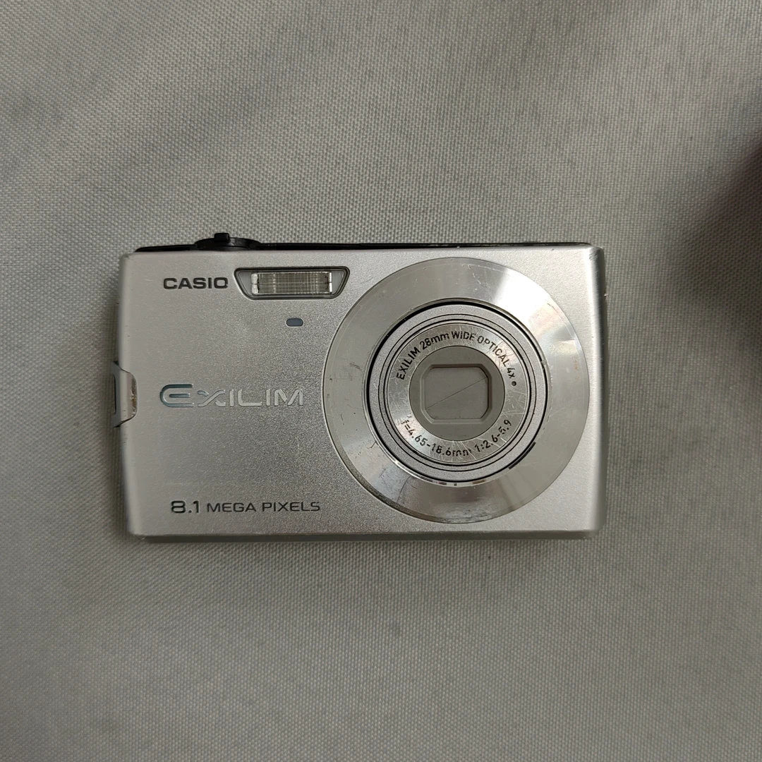 卡西欧Z150CCD，810万像素3倍光学变焦，屏幕瑕疵