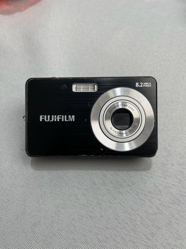 富士J10复古数码CCD，820万像素3倍光变