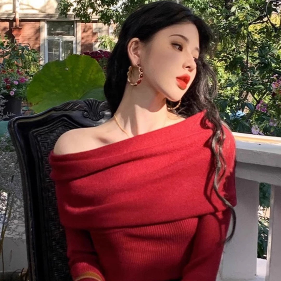 一字领露肩红色毛衣打底衫女秋冬高级感洋气大衣皮草内搭针织上衣