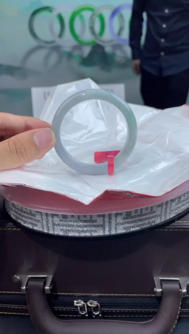【闪购商品】翡翠手镯未镶嵌18翡翠手镯