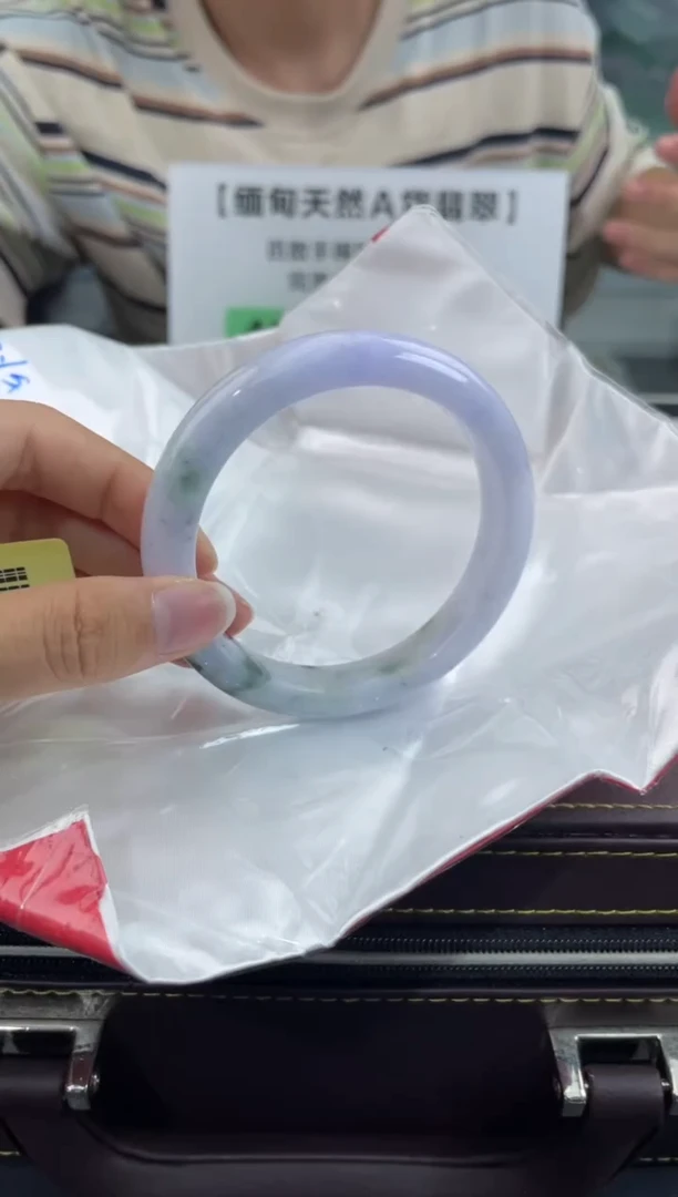 【闪购商品】翡翠手镯未镶嵌1翡翠手镯（微瑕）60